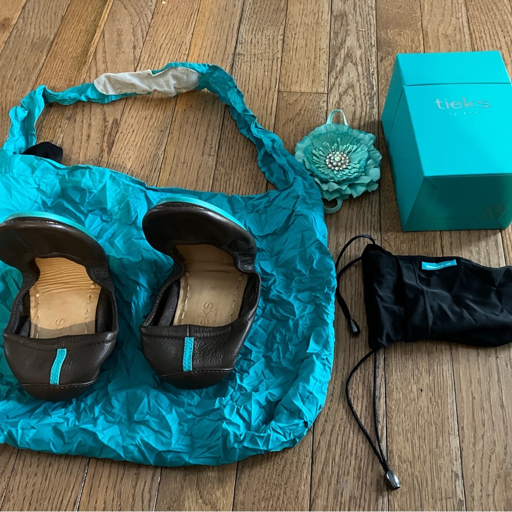 Tieks Chocolate Brown Ballet Flats with Accessories